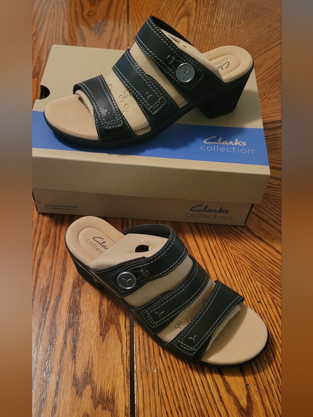 NIB Clarks Ladies size 8 Black Leather Slide Sandals